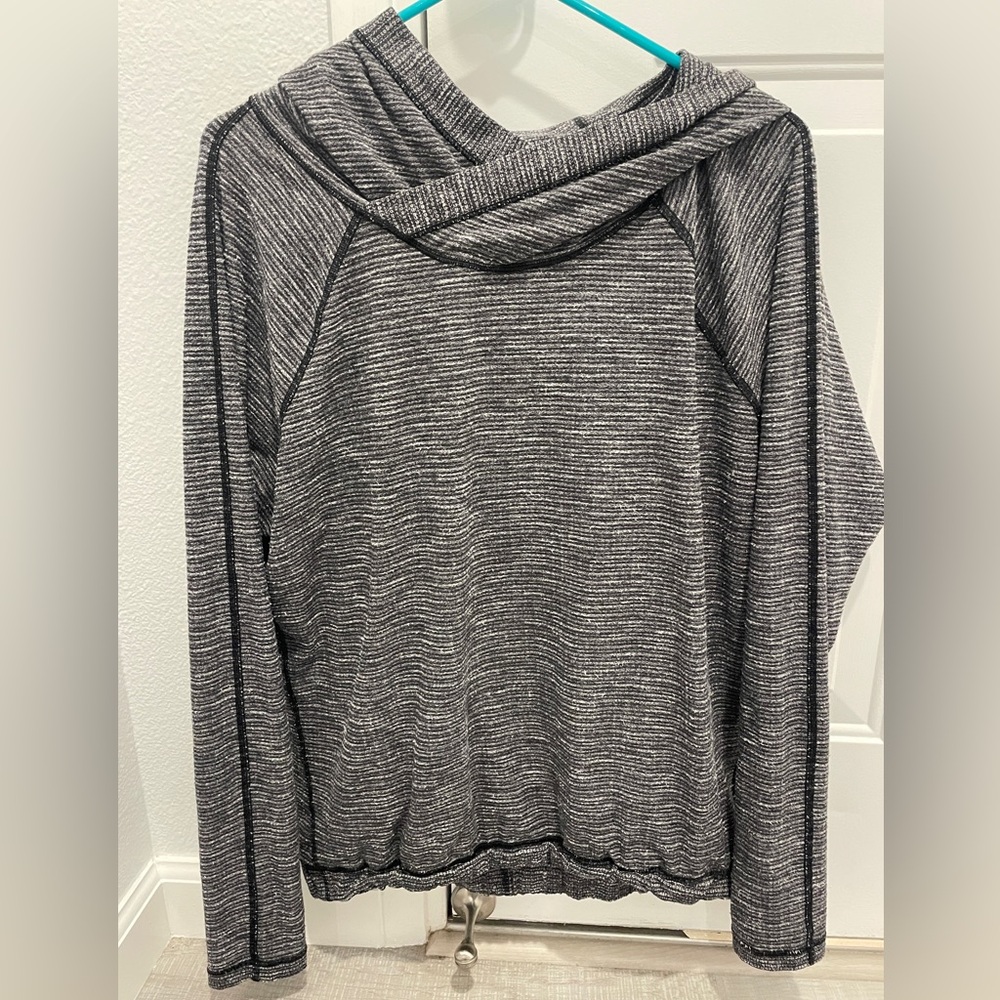 Lululemon Healthy Heart Pullover Top Womens Size 8 Coco Pique Black Long Sleeve